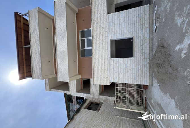 Shtepi ne shitje 6+1 ne Tirane - 350,000 Euro