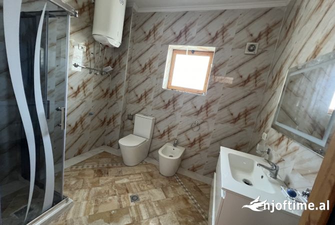 Shtepi ne shitje Shtepi Private ne Tirane, 6+1, Mobilimi Bosh, pa mobiluar, Pagesa 350,000  Euro.