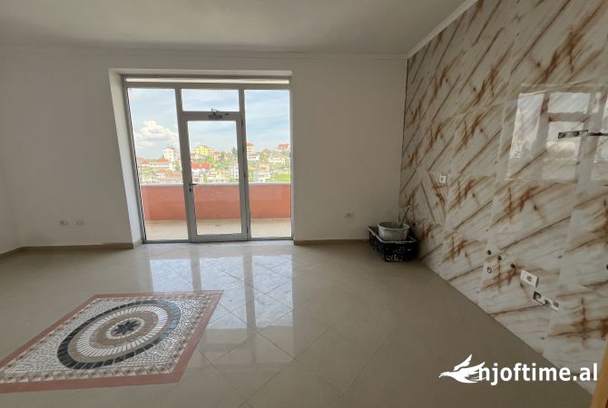 Shtepi ne shitje Shtepi Private ne Tirane, 6+1, Mobilimi Bosh, pa mobiluar, Pagesa 350,000  Euro.