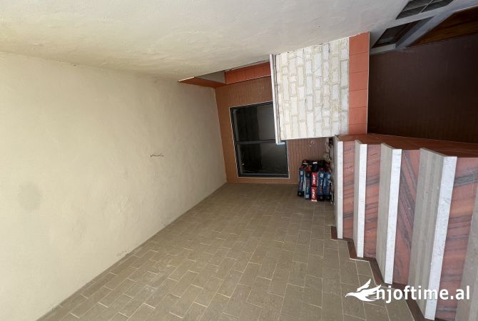 Shtepi ne shitje Shtepi Private ne Tirane, 6+1, Mobilimi Bosh, pa mobiluar, Pagesa 350,000  Euro.