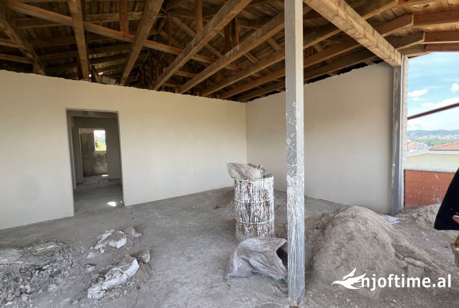 Shtepi ne shitje Shtepi Private ne Tirane, 6+1, Mobilimi Bosh, pa mobiluar, Pagesa 350,000  Euro.