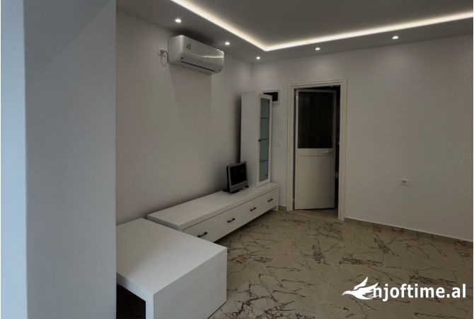 Ambient biznesi me qera 1+1 ne Tirane - 1,300 Euro