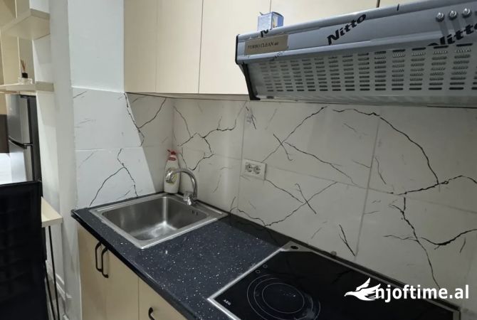 Shtepi me qera Apartament ne Tirane, Garsoniere, Mobilimi E mobiluar, Pagesa 400  Euro.