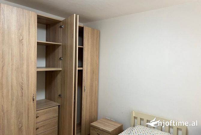 Shtepi me qera Apartament ne Tirane, 2+1, Mobilimi E mobiluar, Pagesa 500  Euro.