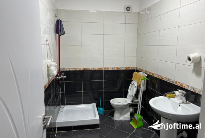 Shtepi me qera Apartament ne Tirane, 2+1, Mobilimi E mobiluar, Pagesa 500  Euro.