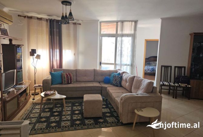 Shtepi me qera Apartament ne Tirane, 2+1, Mobilimi E mobiluar, Pagesa 650  Euro.