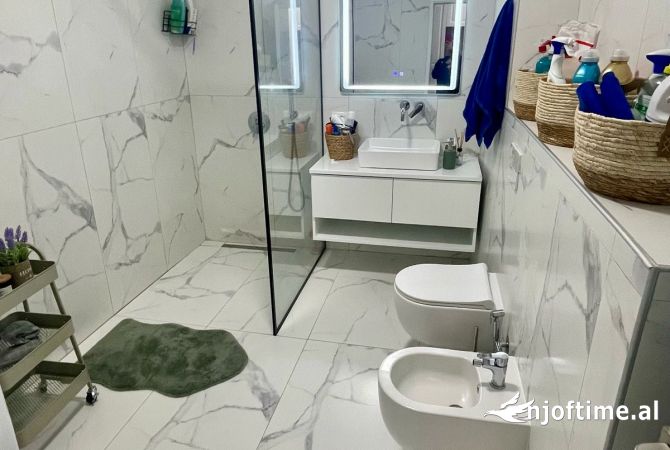 Shtepi ne shitje Apartament ne Tirane, 2+1, Mobilimi E mobiluar, Pagesa 210,000  Euro.