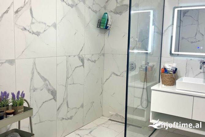 Shtepi ne shitje Apartament ne Tirane, 2+1, Mobilimi E mobiluar, Pagesa 210,000  Euro.