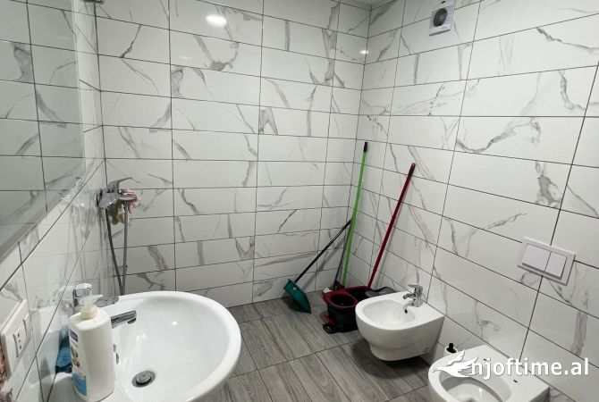 Shtepi me qera Apartament ne Tirane, 1+1, Mobilimi E mobiluar, Pagesa 500  Euro.