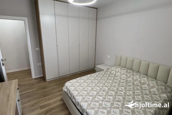 Shtepi me qera Apartament ne Tirane, 2+1, Mobilimi E mobiluar, Pagesa 800  Euro.