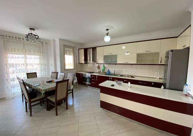 Shtepi me qera 4+1 ne Tirane - 1,000 Euro