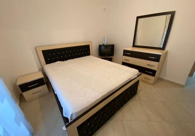 Shtepi me qera Apartament ne Tirane, 4+1, Mobilimi E mobiluar, Pagesa 1,000  Euro.