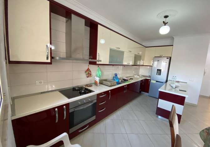 Shtepi me qera 4+1 ne Tirane - 1,000 Euro