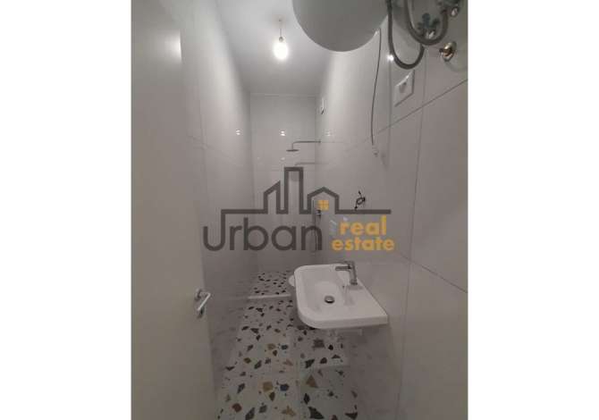 Shtepi ne shitje Apartament ne Tirane, 1+1, Mobilimi Bosh, pa mobiluar, Pagesa 90,000  Euro.