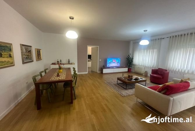Shtepi me qera 3+1 ne Tirane - 1,600 Euro