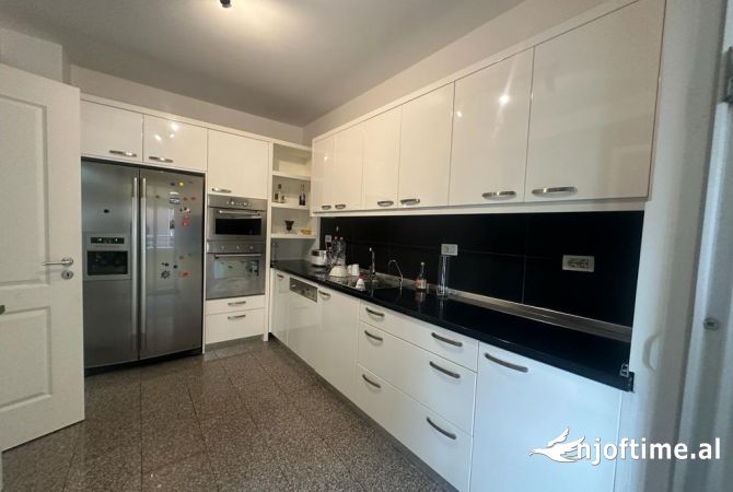Shtepi me qera Apartament ne Tirane, 3+1, Mobilimi E mobiluar, Pagesa 1,600  Euro.