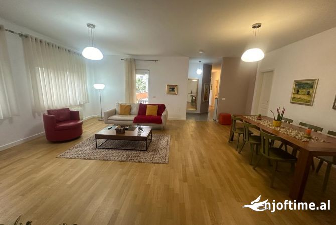 Shtepi me qera 3+1 ne Tirane - 1,600 Euro