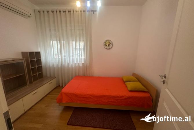 Shtepi me qera Apartament ne Tirane, 3+1, Mobilimi E mobiluar, Pagesa 1,600  Euro.