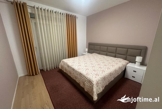 Shtepi me qera Apartament ne Tirane, 3+1, Mobilimi E mobiluar, Pagesa 1,600  Euro.