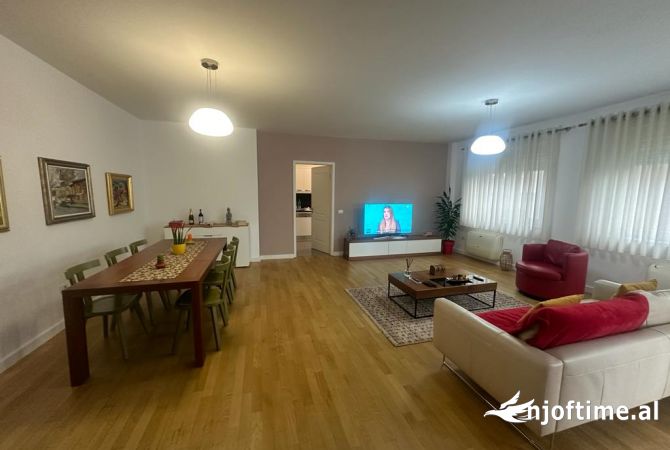 Shtepi me qera Apartament ne Tirane, 3+1, Mobilimi E mobiluar, Pagesa 1,600  Euro.