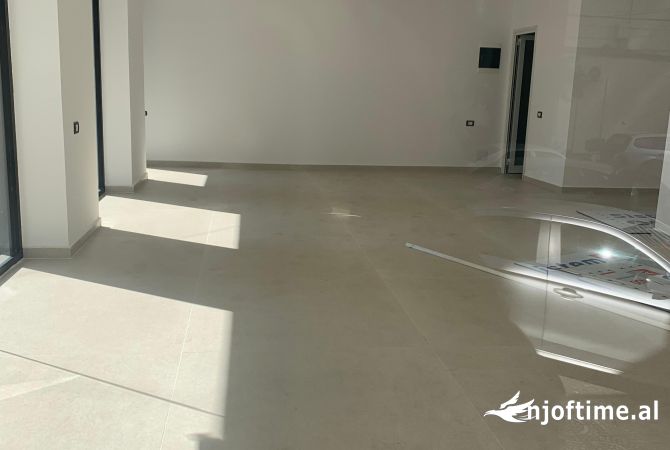 Ambient biznesi me qera 1+1 ne Tirane - 2,500 Euro