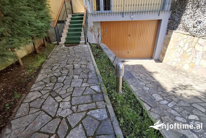 Ambient biznesi me qera 3+1 ne Tirane - 1,750 Euro