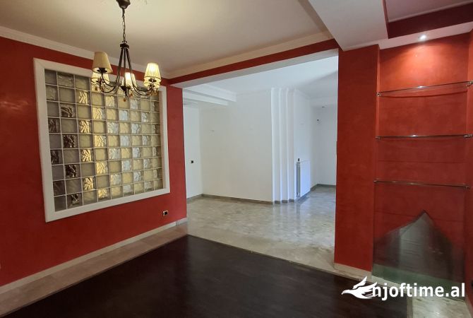 Ambient biznesi me qera 3+1 ne Tirane - 1,750 Euro