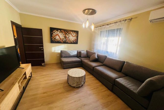Shtepi me qera Apartament ne Tirane, 2+1, Mobilimi E mobiluar, Pagesa 650  Euro.