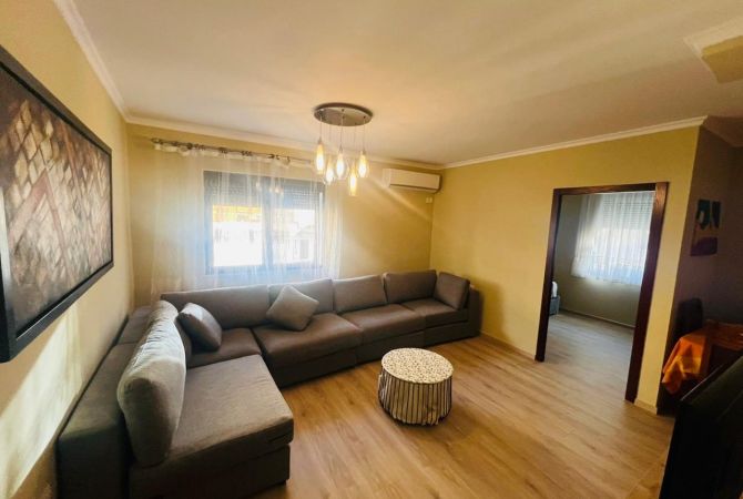 Shtepi me qera Apartament ne Tirane, 2+1, Mobilimi E mobiluar, Pagesa 650  Euro.