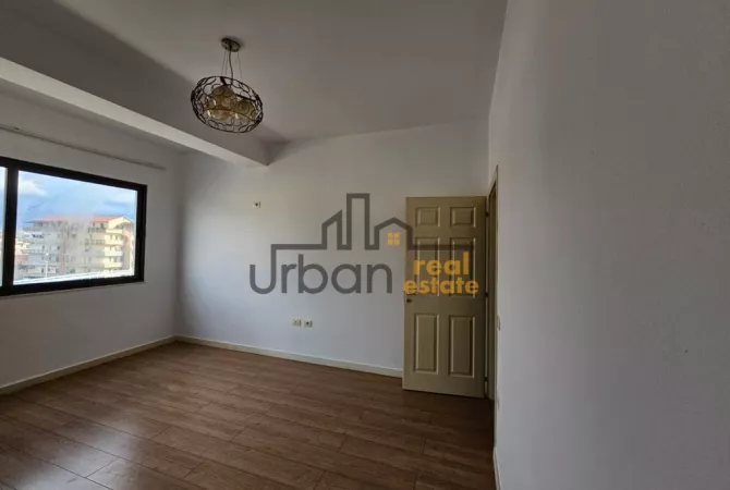 Shtepi me qera Apartament ne Tirane, 2+1, Mobilimi Bosh, pa mobiluar, Pagesa 400  Euro.