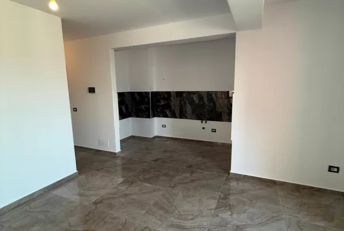 Ambjent biznesi me qera 3+1 ne Tirane - 900 Euro