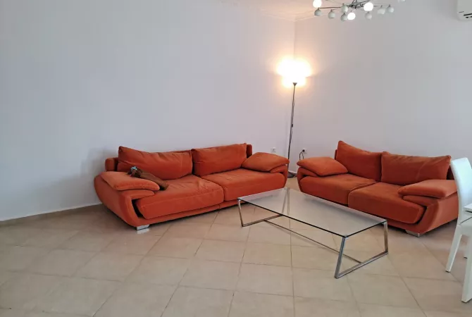 Shtepi me qera 2+1 ne Tirane - 1,000 Euro