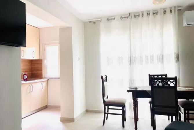 Shtepi me qera Apartament ne Tirane, 3+1, Mobilimi E mobiluar, Pagesa 750  Euro.