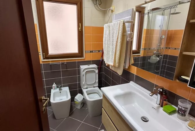 Shtepi me qera 2+1 ne Tirane - 1,200 Euro