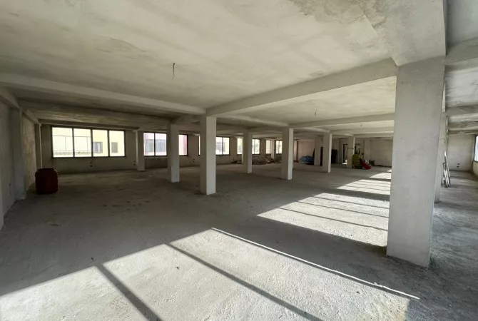 Ambient biznesi me qera 3+1 ne Tirane - 1,500 Euro