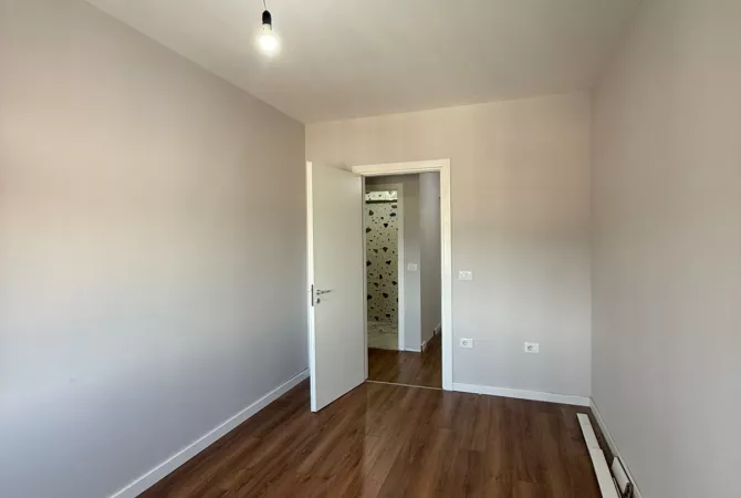 Shtepi ne shitje Apartament ne Tirane, 2+1, Mobilimi Bosh, pa mobiluar, Pagesa 210,000  Euro.