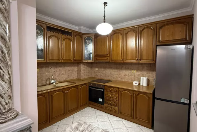 Shtepi me qera 2+1 ne Tirane - 700 Euro