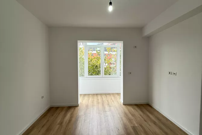 Shtepi ne shitje Apartament ne Tirane, 1+1, Mobilimi Bosh, pa mobiluar, Pagesa 133,000  Euro.