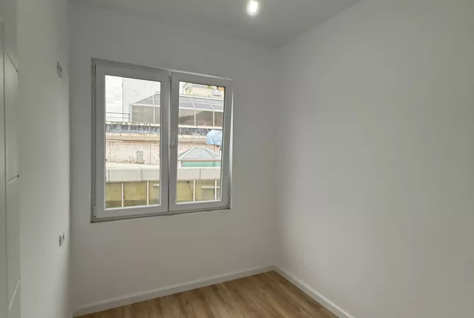 Shtepi ne shitje Apartament ne Tirane, 2+1, Mobilimi Bosh, pa mobiluar, Pagesa 167,000  Euro.