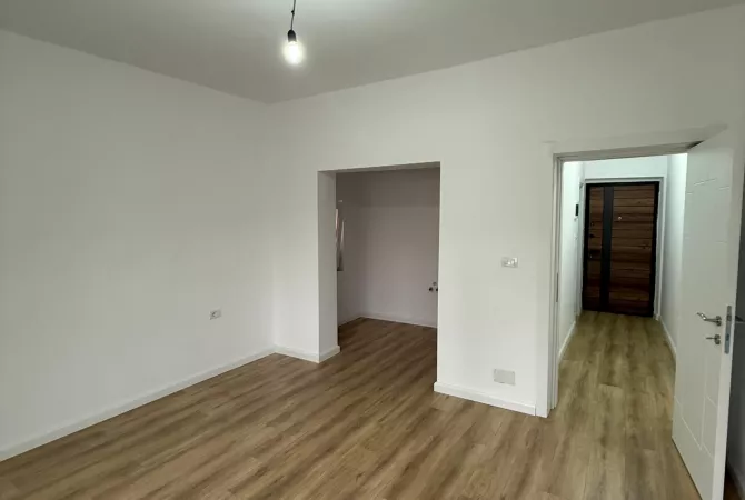 Shtepi ne shitje Apartament ne Tirane, 2+1, Mobilimi Bosh, pa mobiluar, Pagesa 167,000  Euro.