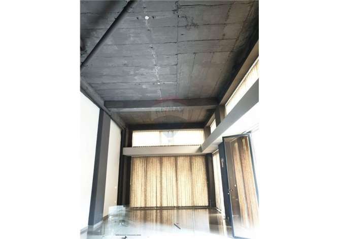 Ambient biznesi me qera 3+1 ne Tirane - 2,700 Euro