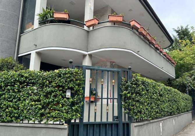 Ambient biznesi me qera 3+1 ne Tirane - 1,500 Euro