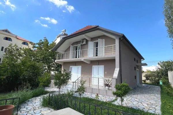 Luxury villas for rent in Tirana 4+1, Furnished