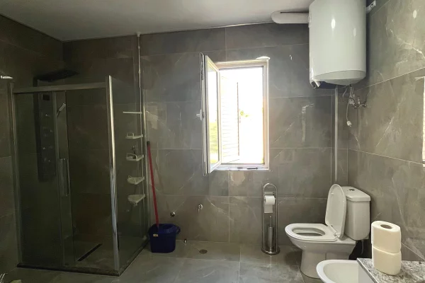 Shtepi me qera 4+1 ne Tirane - 1,500 Euro