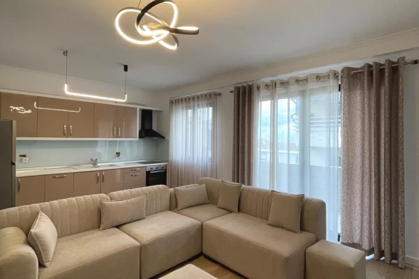 Shtepi me qera 2+1 ne Tirane - 800 Euro