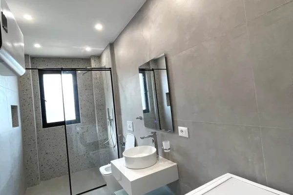 Shtepi me qera 2+1 ne Tirane - 800 Euro