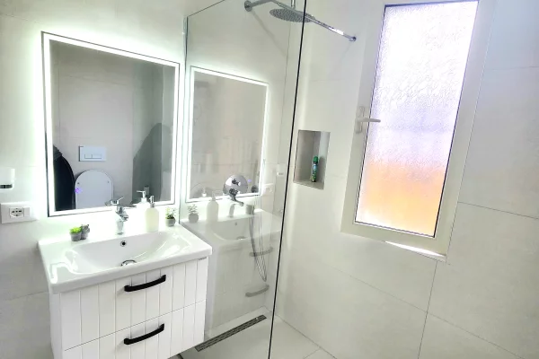 Shtepi me qera 3+1 ne Tirane - 65,000 Leke