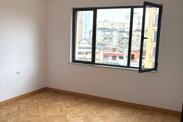 Shtepi me qera 2+1 ne Tirane - 800 Euro