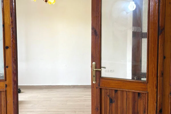 Shtepi me qera Apartament ne Tirane, 2+1, Mobilimi Pjeserisht e mobiluar, Pagesa 800  Euro.