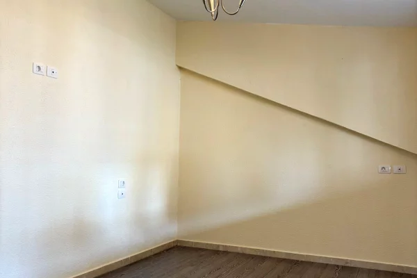 Shtepi me qera Penthose(kati i fundit panoramik) ne Tirane, 5+1, Mobilimi E mobiluar, Pagesa 150,000  Leke.